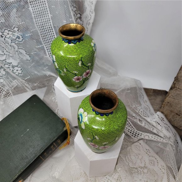 Vintage Green Cloisonné Vases One Matched Pair - Picture 7 of 10